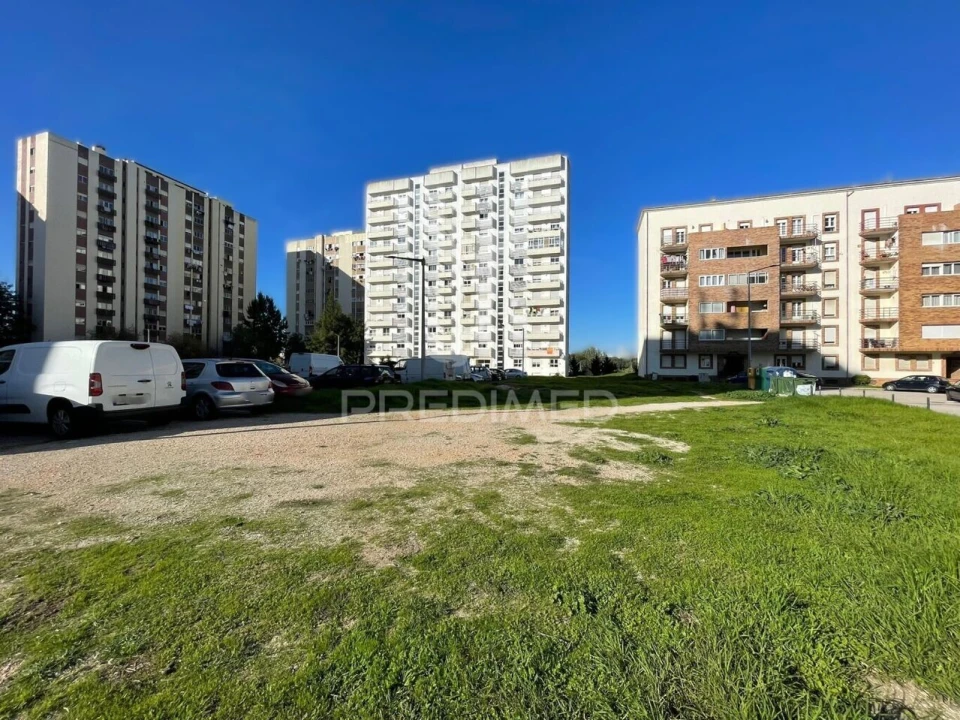 Terreno para Venda em Carregado e Cadafais Foto 1