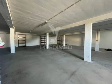 Armazém para Arrendamento em Abrigada e Cabanas de Torres