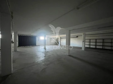Armazém para Arrendamento em Abrigada e Cabanas de Torres