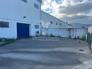 Armazém para Arrendamento em Abrigada e Cabanas de Torres