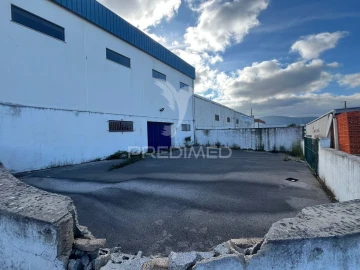 Armazém para Arrendamento em Abrigada e Cabanas de Torres