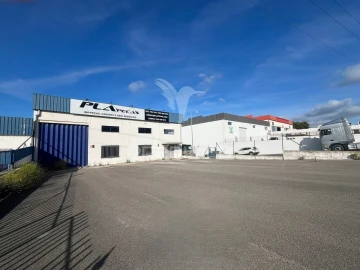 Armazém para Arrendamento em Abrigada e Cabanas de Torres
