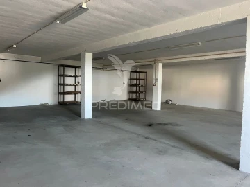 Armazém para Venda em Abrigada e Cabanas de Torres