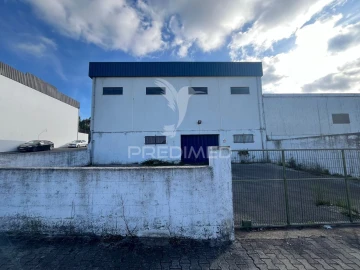 Armazém para Venda em Abrigada e Cabanas de Torres