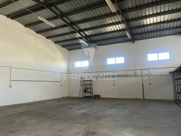 Armazém para Venda em Abrigada e Cabanas de Torres