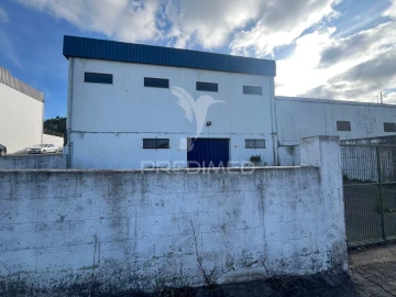 Armazém para Venda em Abrigada e Cabanas de Torres