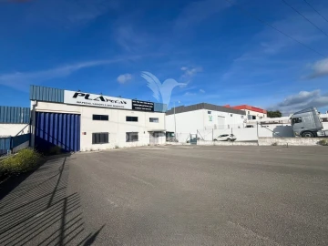 Armazém para Venda em Abrigada e Cabanas de Torres