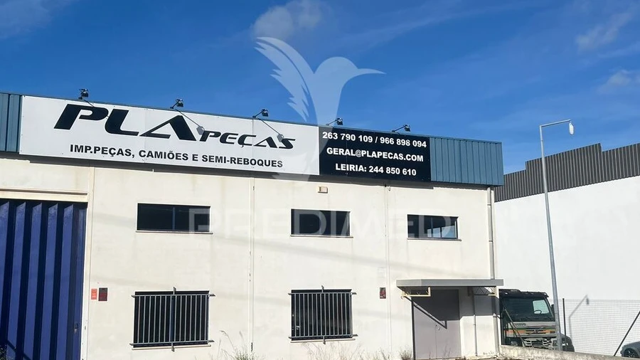 Armazém para Venda em Abrigada e Cabanas de Torres
