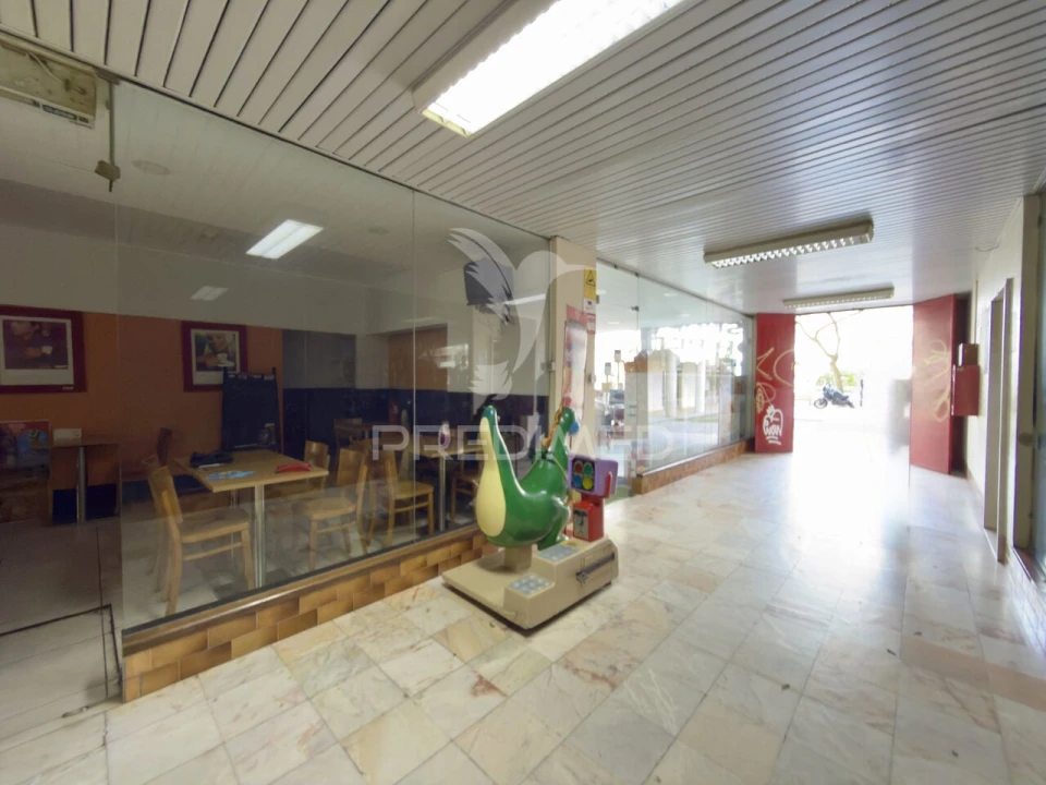 Loja para Venda em Almada, Cova da Piedade, Pragal e Cacilhas Foto 3