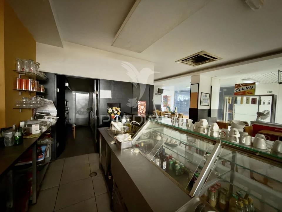 Loja para Venda em Almada, Cova da Piedade, Pragal e Cacilhas Foto 10