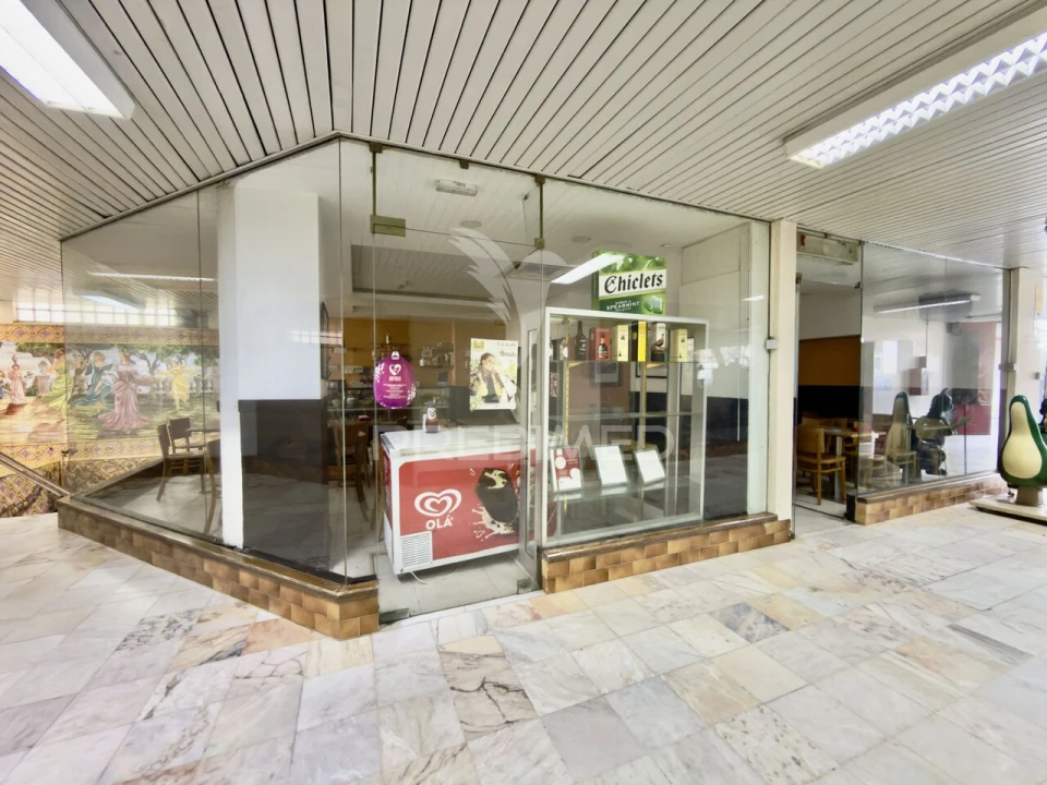 Loja para Venda em Almada, Cova da Piedade, Pragal e Cacilhas Foto 2