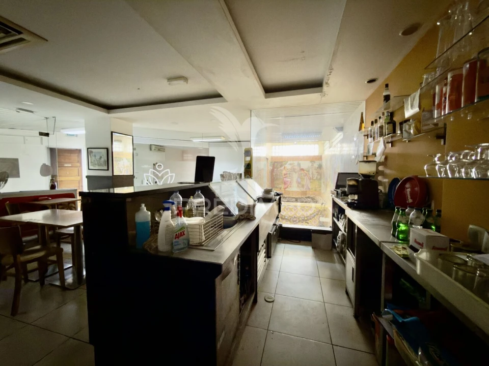 Loja para Venda em Almada, Cova da Piedade, Pragal e Cacilhas Foto 9