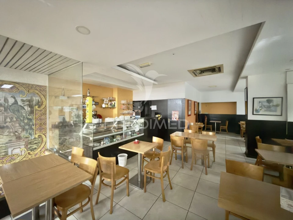 Loja para Venda em Almada, Cova da Piedade, Pragal e Cacilhas Foto 16