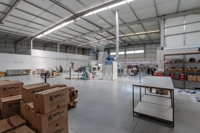 Armazém para Venda em Silvares, Pias, Nogueira e Alvarenga