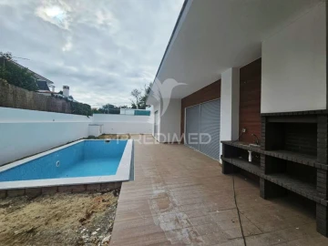 Moradia T4 para Venda em Azeitão (São Lourenço e São Simão)