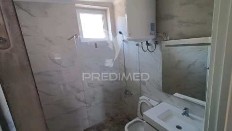 Prédio para Venda em Charneca de Caparica e Sobreda