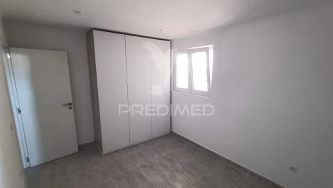 Prédio para Venda em Charneca de Caparica e Sobreda