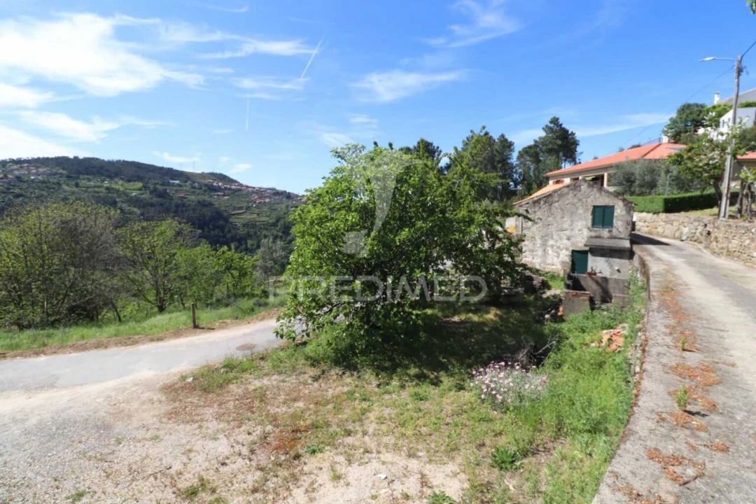 Moradia T1 para Venda em Freigil e Miomães Foto 36