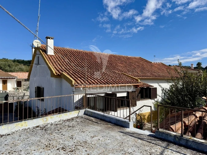 Moradia T2 para Venda em Alvados e Alcaria Foto 30