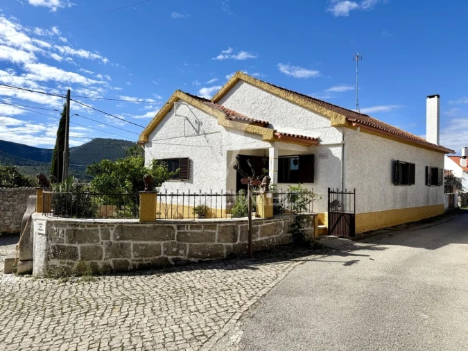 Moradia T2 para Venda em Alvados e Alcaria Foto 3