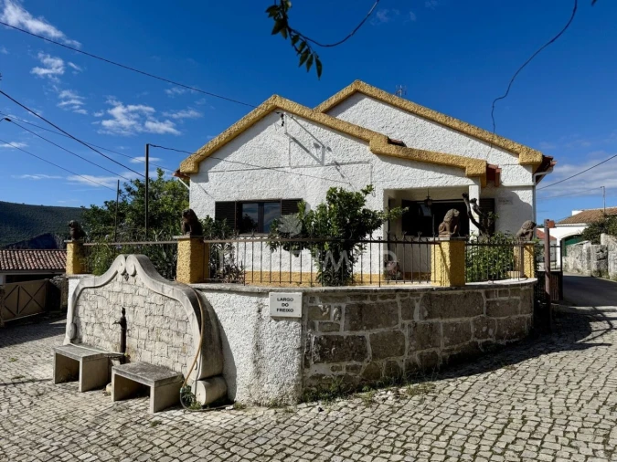 Moradia T2 para Venda em Alvados e Alcaria