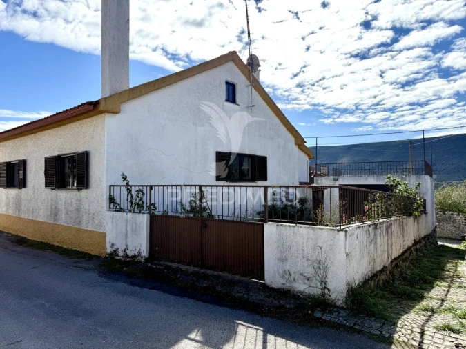 Moradia T2 para Venda em Alvados e Alcaria Foto 33