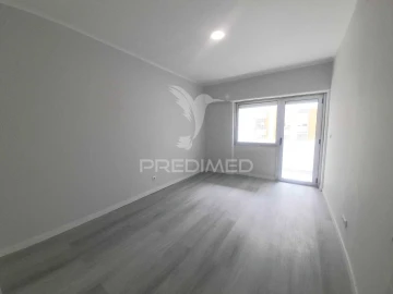 Apartamento T2 para Venda em Oeiras e São Julião da Barra, Paço de Arcos e Caxias