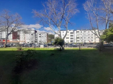 Apartamento T2 para Venda em Oeiras e São Julião da Barra, Paço de Arcos e Caxias