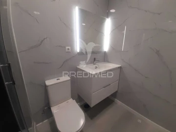Apartamento T2 para Venda em Oeiras e São Julião da Barra, Paço de Arcos e Caxias