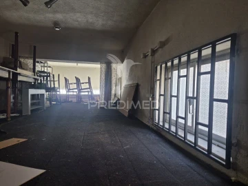 Loja para Venda em Gaio-Rosário e Sarilhos Pequenos