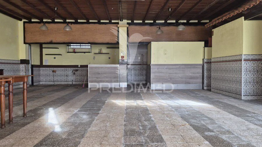 Loja para Venda em Gaio-Rosário e Sarilhos Pequenos