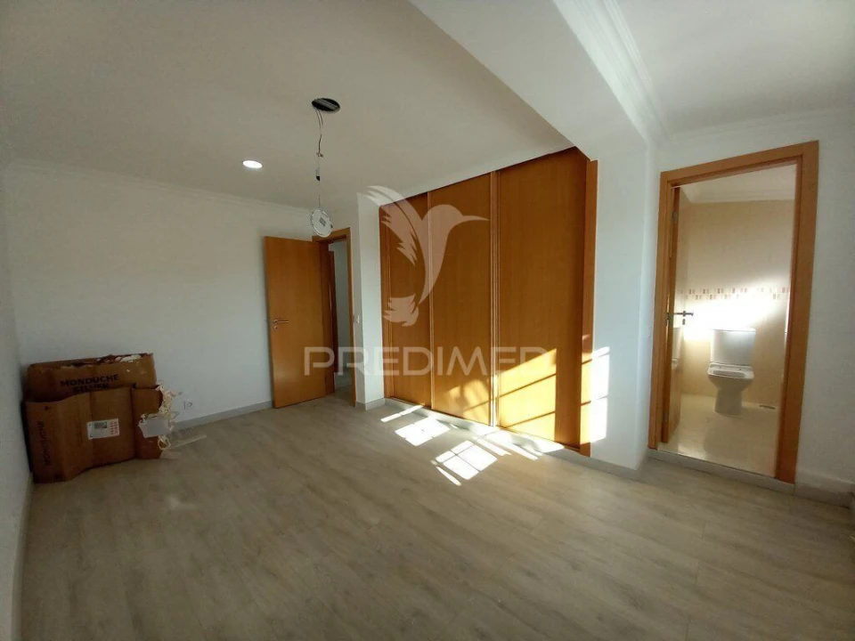 Moradia T6 para Venda em Carcavelos e Parede Foto 30