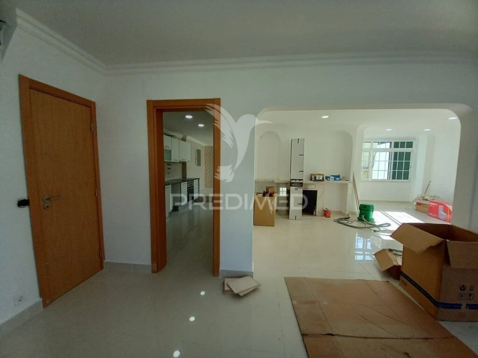 Moradia T6 para Venda em Carcavelos e Parede Foto 3