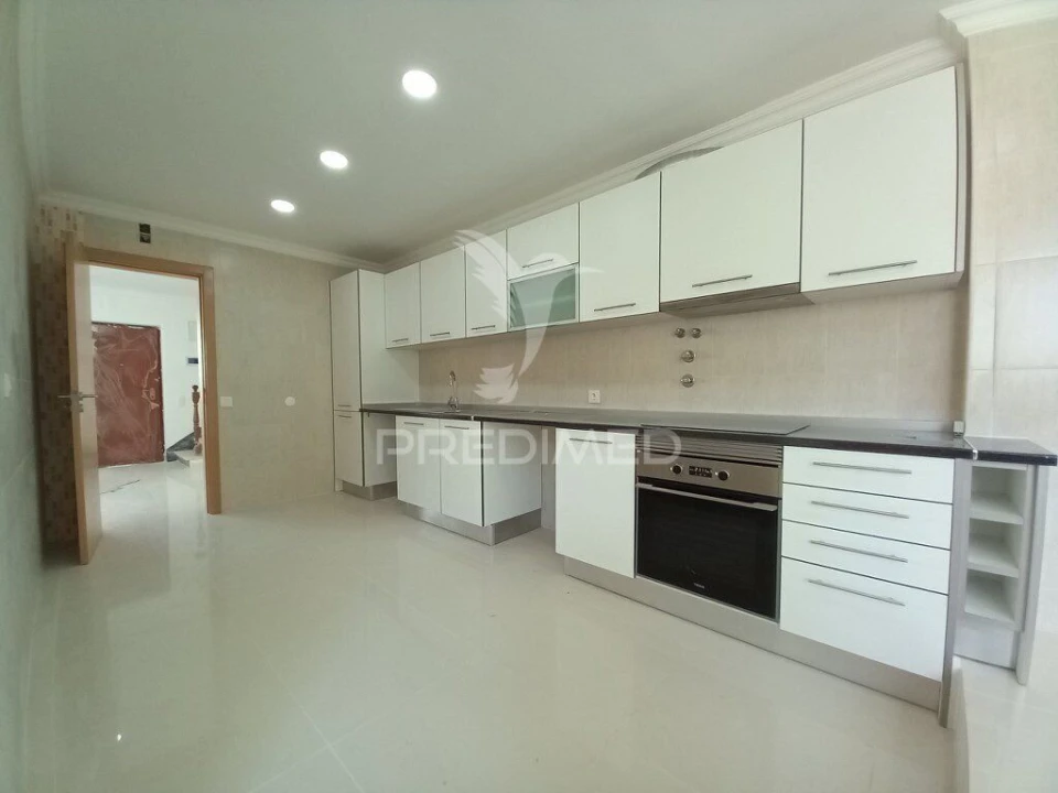 Moradia T6 para Venda em Carcavelos e Parede Foto 16