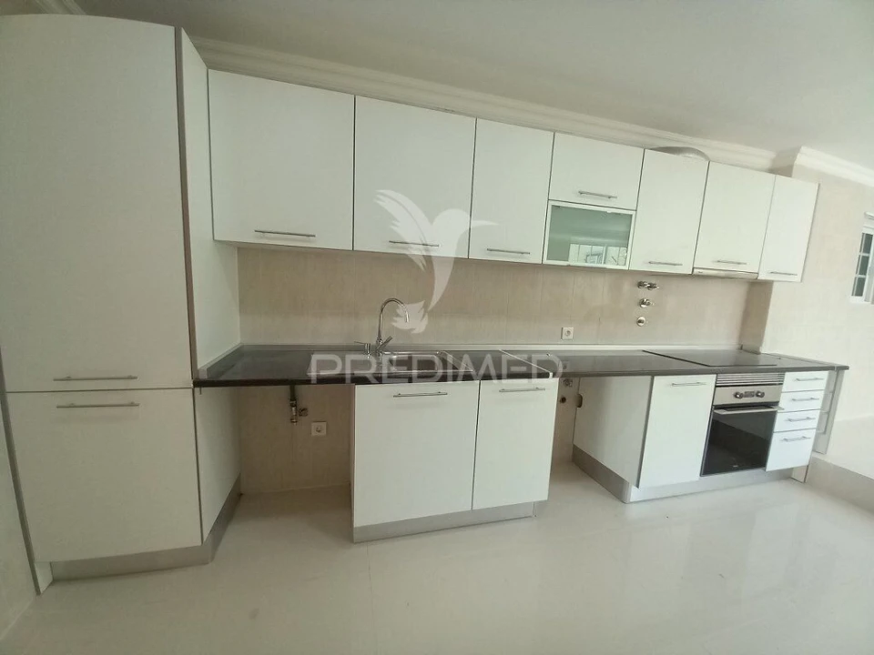 Moradia T6 para Venda em Carcavelos e Parede Foto 11