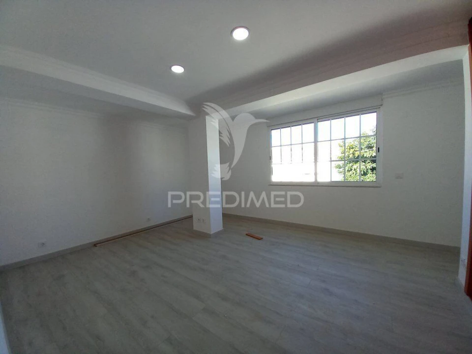 Moradia T6 para Venda em Carcavelos e Parede Foto 21