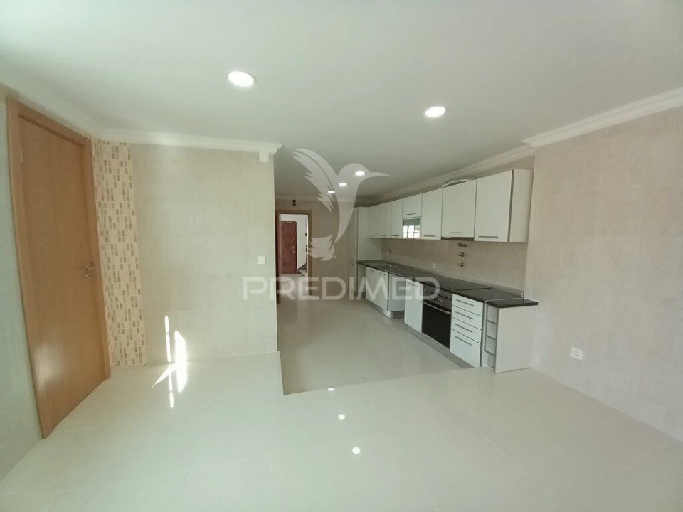 Moradia T6 para Venda em Carcavelos e Parede Foto 13