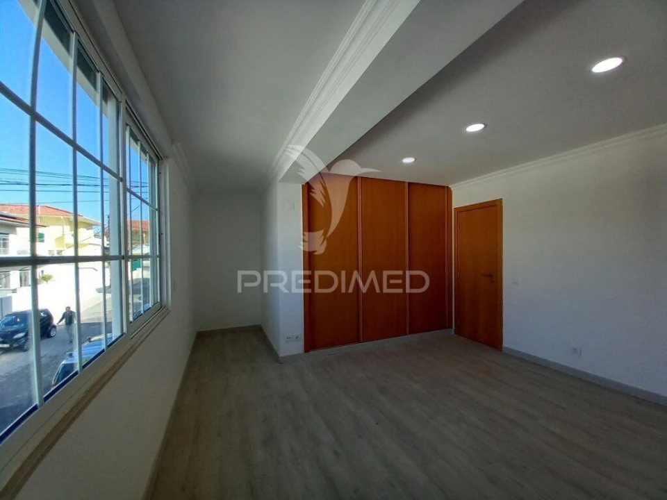 Moradia T6 para Venda em Carcavelos e Parede Foto 23