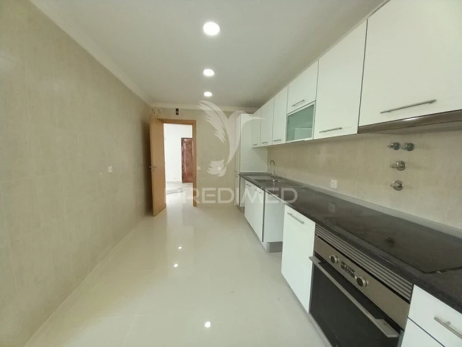 Moradia T6 para Venda em Carcavelos e Parede Foto 17