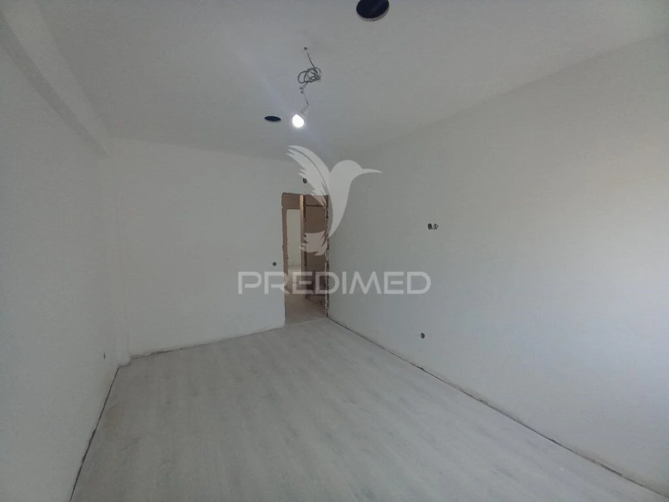 Apartamento T2 para Venda em Carregado e Cadafais Foto 13