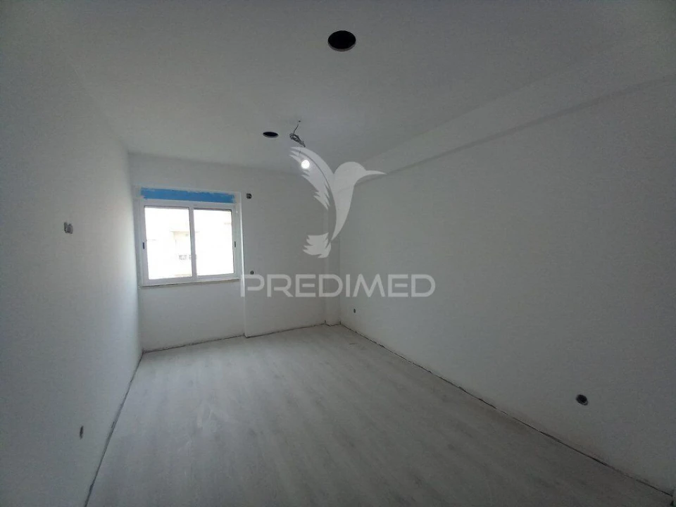 Apartamento T2 para Venda em Carregado e Cadafais Foto 12