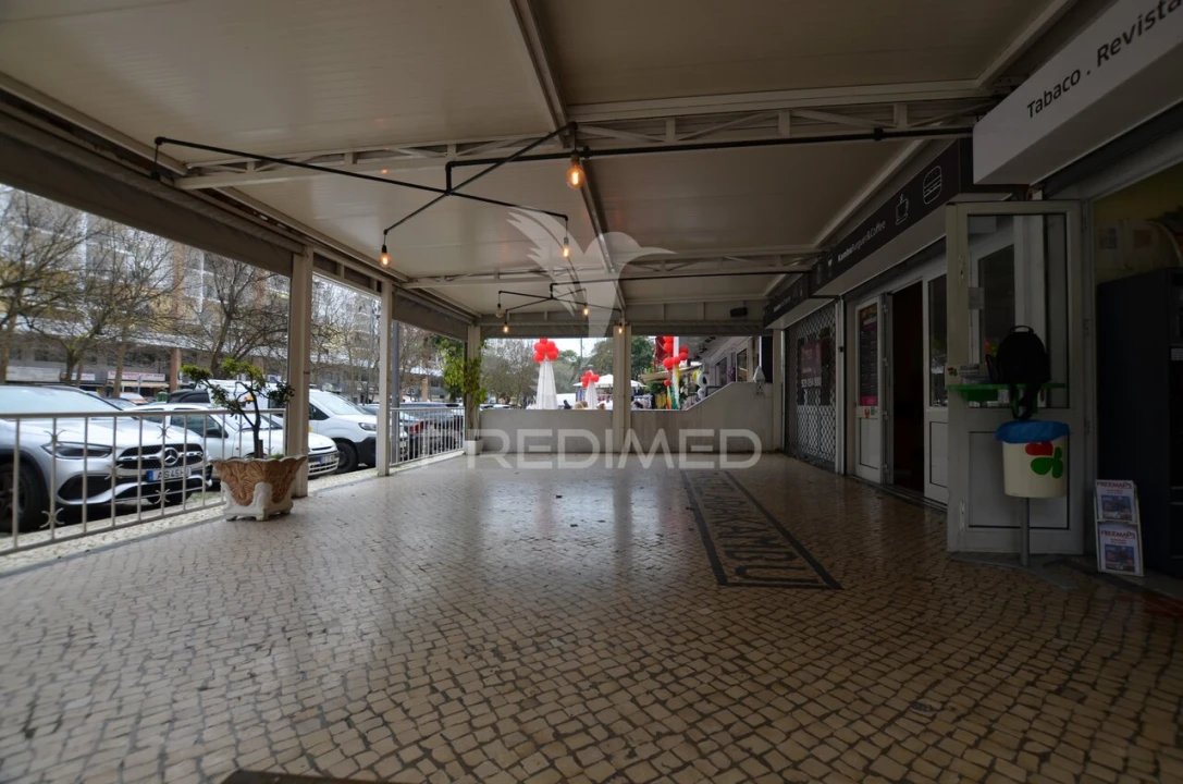 Loja para Venda em Albufeira e Olhos de Água Foto 17