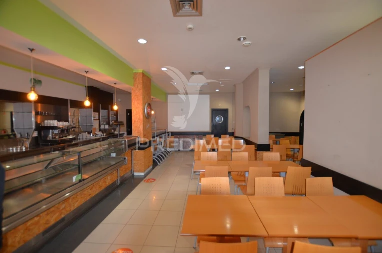 Loja para Venda em Albufeira e Olhos de Água