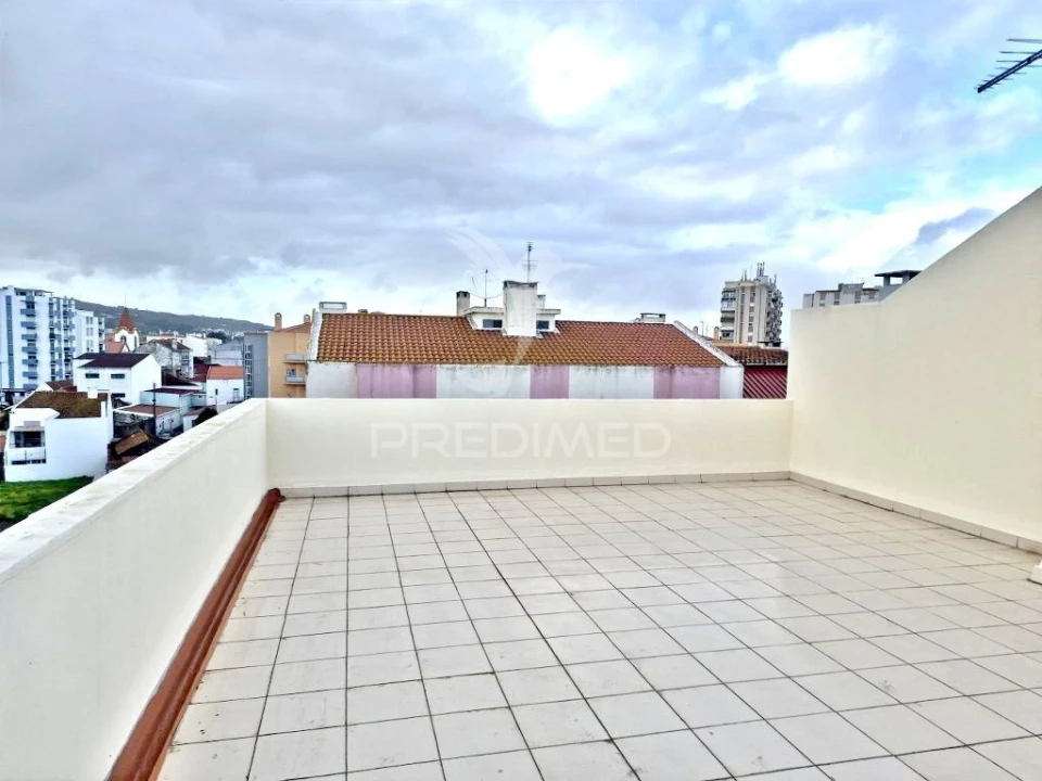 Apartamento T2 para Venda em Carregado e Cadafais Foto 17
