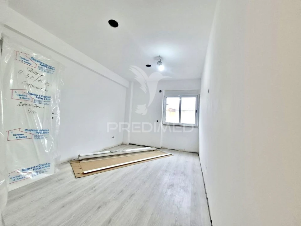 Apartamento T2 para Venda em Carregado e Cadafais Foto 9