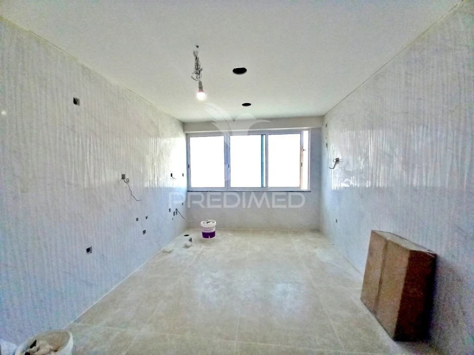 Apartamento T2 para Venda em Carregado e Cadafais Foto 18