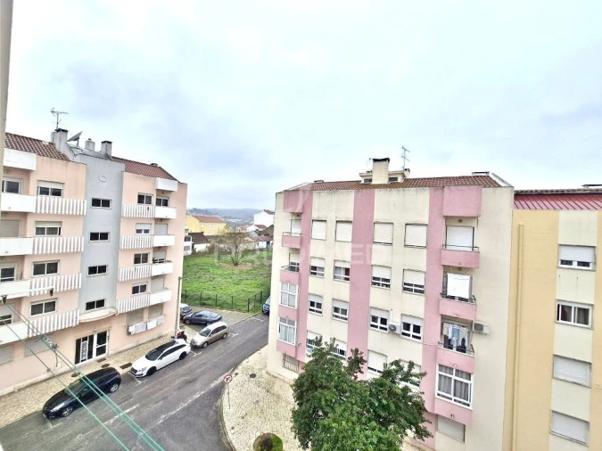 Apartamento T2 para Venda em Carregado e Cadafais Foto 16