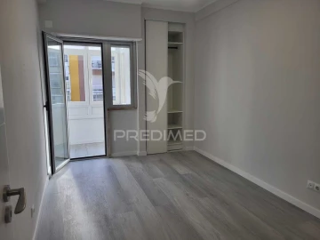 Apartamento T2 para Venda em Oeiras e São Julião da Barra, Paço de Arcos e Caxias