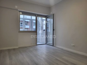 Apartamento T2 para Venda em Oeiras e São Julião da Barra, Paço de Arcos e Caxias