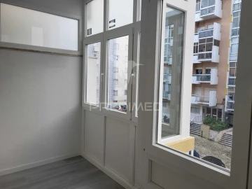 Apartamento T2 para Venda em Oeiras e São Julião da Barra, Paço de Arcos e Caxias